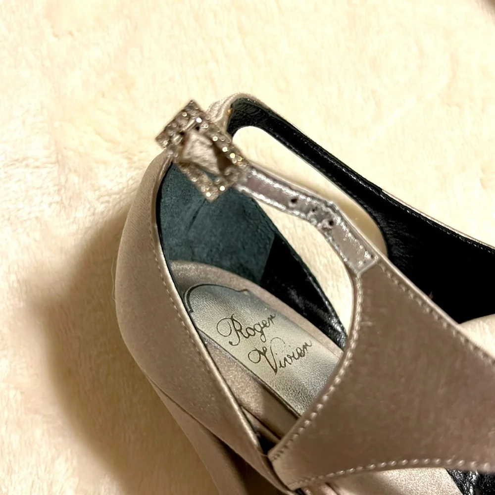 Roger Vivier. Satin Women's Silver Strappy Heels. Size 39/8 Made in Italy